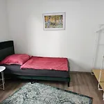 Moderne Doppelhaushaelfte In Дом отдыха *