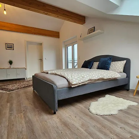 Moderne Doppelhaushaelfte In 度假居 奥彭海姆