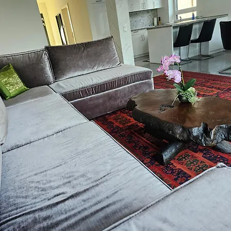 Moderne Doppelhaushaelfte In *