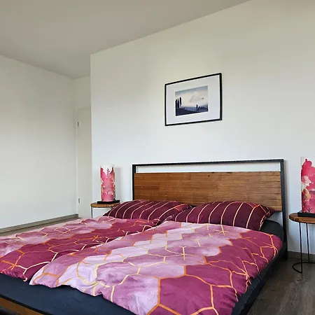 Moderne Doppelhaushaelfte In Oppenheim