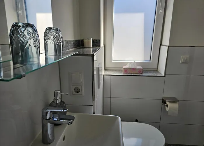 Moderne Doppelhaushaelfte In