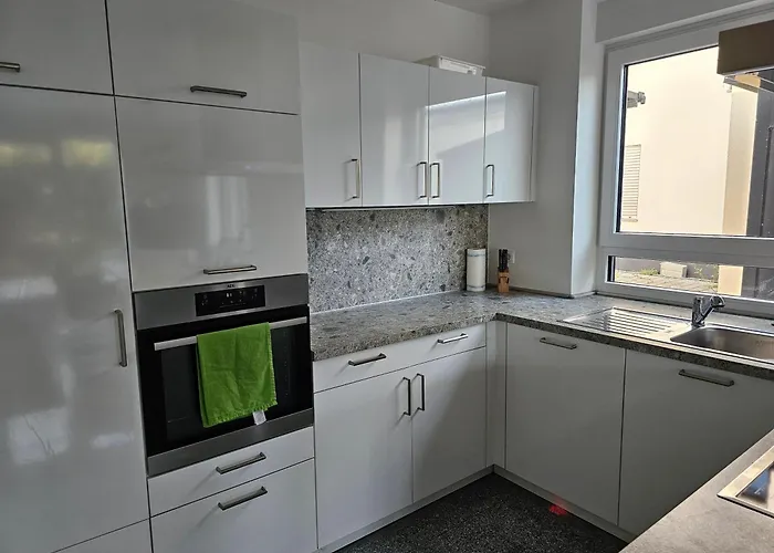 Hébergement de vacances Moderne Doppelhaushaelfte In *