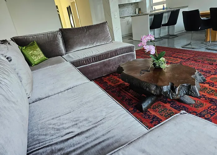 Moderne Doppelhaushaelfte In *